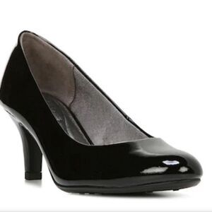 Life Stride patent leather pumps. Black Patent Leather SIZE 10